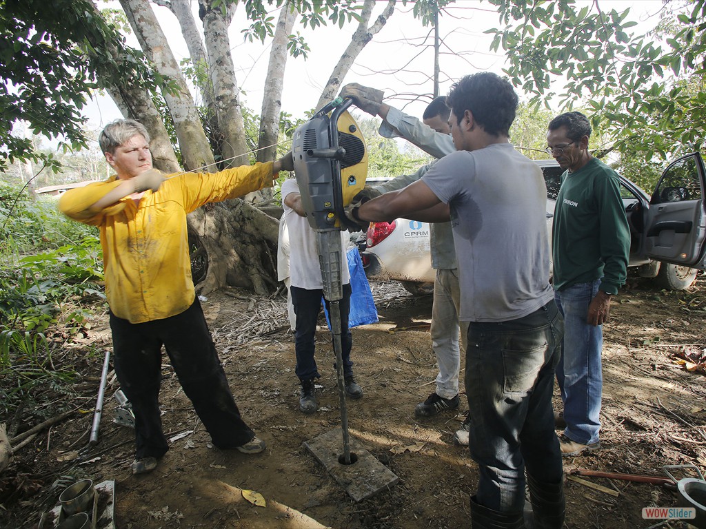 GEOBIAMA-Drilling operation to collect cores in southern Amazonia.