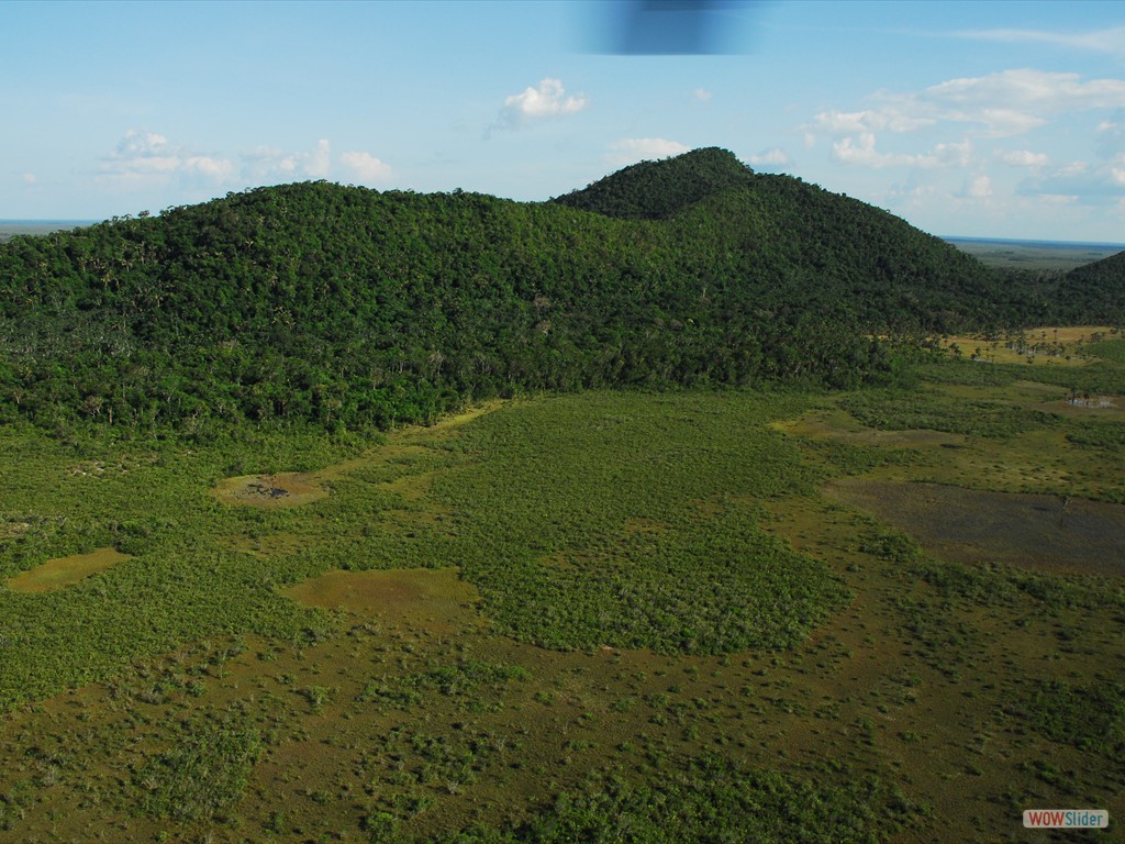 GEOBIAMA- Franja do megaleque Viruá em contado com a Serra do Preto, a leste do megaleque Viruá, Roraima. Fotografo: Antonio Iaccovazo